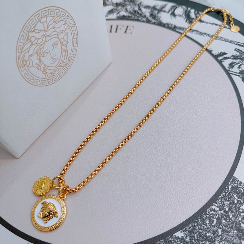 Versace necklace lyx214